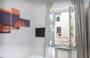 A television and/or entertainment centre at Le Tre Lune Suites