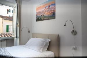A bed or beds in a room at Le Tre Lune Suites