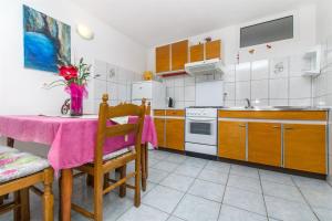 Kuchnia lub aneks kuchenny w obiekcie Apartments Juranovic