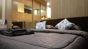 Postel nebo postele na pokoji v ubytování Dusit Grand Condo View + 37 fotografií