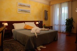 Postel nebo postele na pokoji v ubytování Hotel Borgo degli Olivi