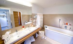 Łazienka w obiekcie Hotel Leonhard