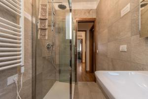 A bathroom at CASA DELL'ARTISTA