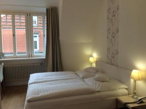 Postel nebo postele na pokoji v ubytování Hotel Heidelberg Astoria