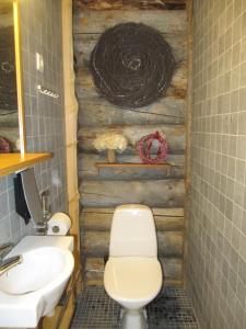 Kylpyhuone majoituspaikassa Lapin Kutsu Log Cabins