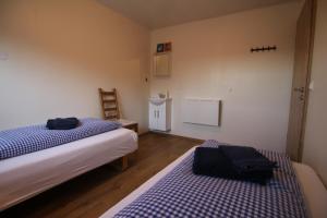 Rúm í herbergi á CJA Guesthouse