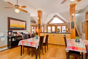 Dapur atau dapur kecil di The Bradley Boulder Inn