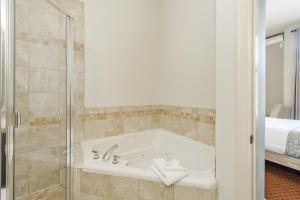 Bilik mandi di The Bradley Boulder Inn