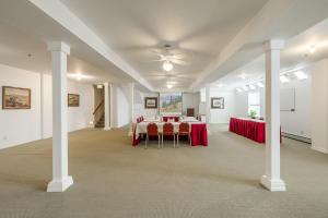 Gambar di galeri bagi The Bradley Boulder Inn di Boulder