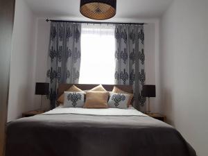 Łóżko lub łóżka w pokoju w obiekcie Apartament Krupówki Centrum
