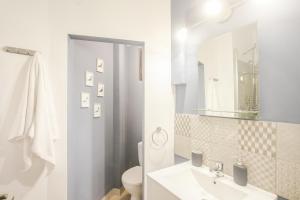 Vonios kambarys apgyvendinimo įstaigoje Central Garden by CityLife Suites