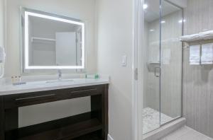 Koupelna v ubytování Hawthorn Extended Stay by Wyndham McAllen