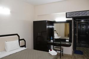 Postel nebo postele na pokoji v ubytování Hotel Jaidharshini Palace
