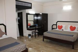 Postel nebo postele na pokoji v ubytování Hotel Jaidharshini Palace