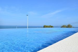 Bazén v ubytování Nova Beach Paradise Apartment nebo v jeho okolí