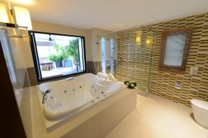 A bathroom at Rarin Jinda Wellness Spa Resort