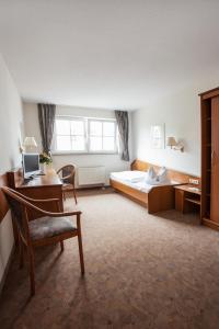 Postel nebo postele na pokoji v ubytování Hotel Reussischer Hof + 37 fotografií