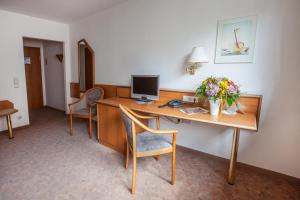 TV a/nebo společenská místnost v ubytování Hotel Reussischer Hof