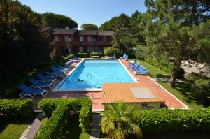 Výhled na bazén z ubytování Villaggio Orchidee nebo okolí