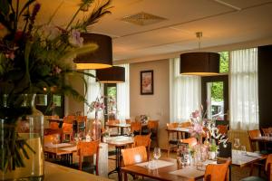 A restaurant or other place to eat at Campanile Hotel & Restaurant Rotterdam Oost