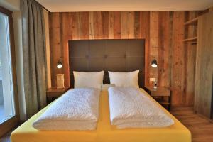 A bed or beds in a room at Familyparadies GAMPLALM