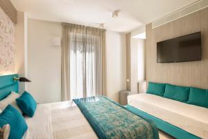 Una televisión o centro de entretenimiento en Hotel Villa Hermosa