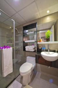 Phòng tắm tại Classy Holiday Hotel & Spa