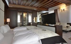 Posteľ alebo postele v izbe v ubytovaní Hotel Grand