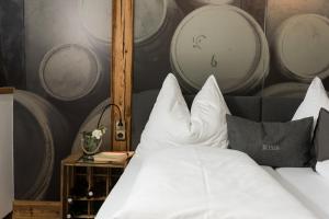 Łóżko lub łóżka w pokoju w obiekcie Hotel & Gourmetwirtshaus Kirchenwirt seit 1326