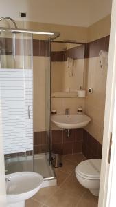 Koupelna v ubytování Il Giardino dei Limoni Room & Apartments + 83 fotografií