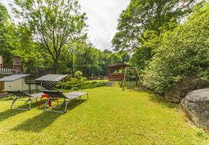 a backyard with a playground and a swing at Nefryt - 600 m od PKP, duży parking, lodówka, czajnik, balkon, in Karpacz