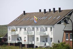 ヘルヌムにあるSyltroseの白旗の大きな建物