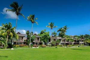 een uitzicht op de villa's van het resort bij Calabash Hotel in Saint Georgeʼs