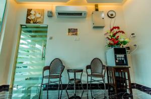 a living room with a table and chairs at U Plus Budget Hotel in Bukit Mertajam