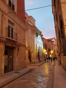 an empty street in a city at night at Il Purgatorio in Barletta