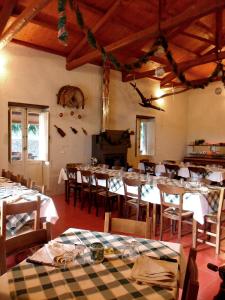 Un restaurant sau alt loc unde se poate mânca la Barone GR Macrì Agriturismo Modi