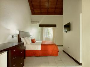 A bed or beds in a room at Shirley Retreat