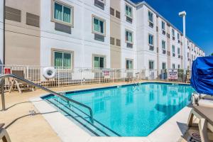 The swimming pool at or close to Motel 6-Fort Mill, SC - Charlotte