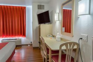 Postel nebo postele na pokoji v ubytování Motel 6-Redmond, OR