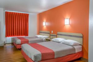 Postel nebo postele na pokoji v ubytování Motel 6-Redmond, OR + 18 fotografií
