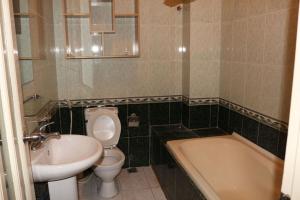 Phòng tắm tại One bedroom apartment 40 Xuan Dieu +16 ảnh