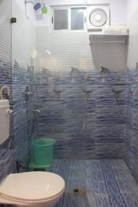 Kylpyhuone majoituspaikassa Hotel Kwality Inn
