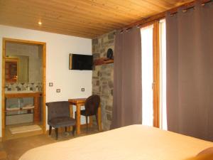 a bedroom with a bed and a table and chairs at Chalet Monte Bianco in Tignes