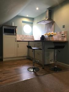 Η κουζίνα ή μικρή κουζίνα στο Somersall Park Studio +4 φωτογραφίες