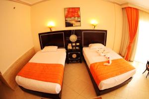 Posteľ alebo postele v izbe v ubytovaní Sphinx Aqua Park Beach Resort
