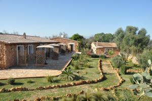 Ein Garten an der Unterkunft Can Porretí Agroturisme