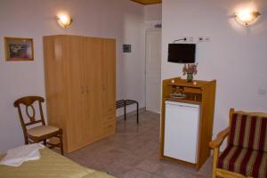 Gallery image of Apollon Rooms in Pollonia