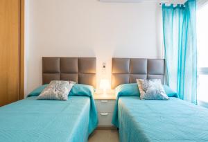 Łóżko lub łóżka w pokoju w obiekcie Apartamento Ventura Rodriguez 39