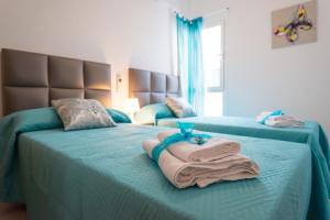 Łóżko lub łóżka w pokoju w obiekcie Apartamento Ventura Rodriguez 39