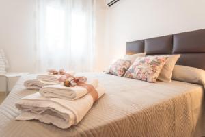 Łóżko lub łóżka w pokoju w obiekcie Apartamento Ventura Rodriguez 39